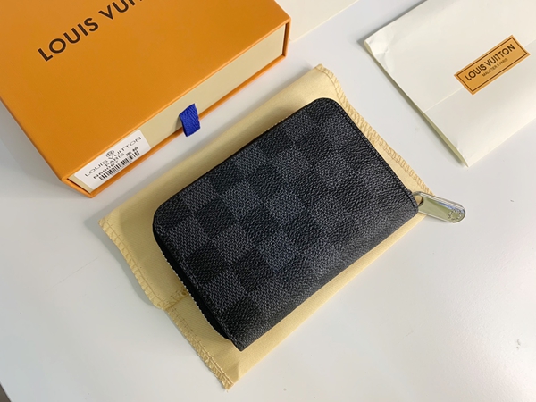LVコピーウォレット着用イメージ